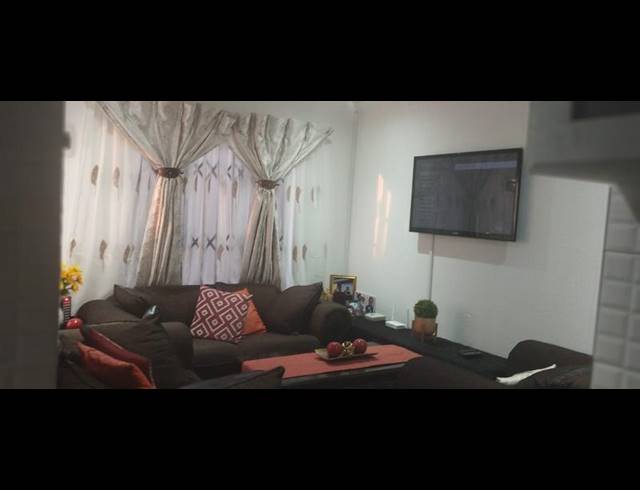 2 BEDROOM PROPERTY TO RENT IN KAGISO 2